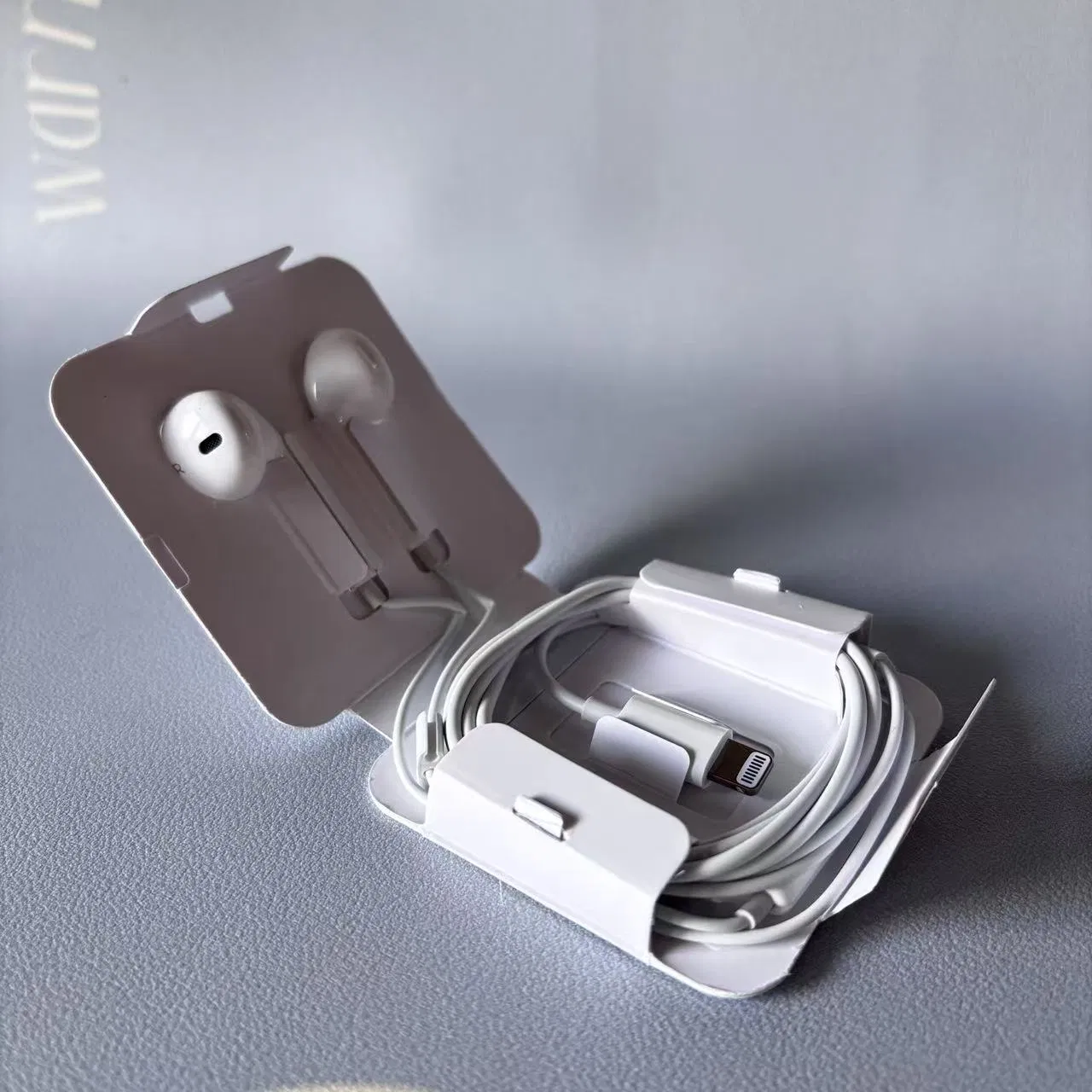 Оригинальные проводные наушники-вкладыши с регулируемыми амбушюрами