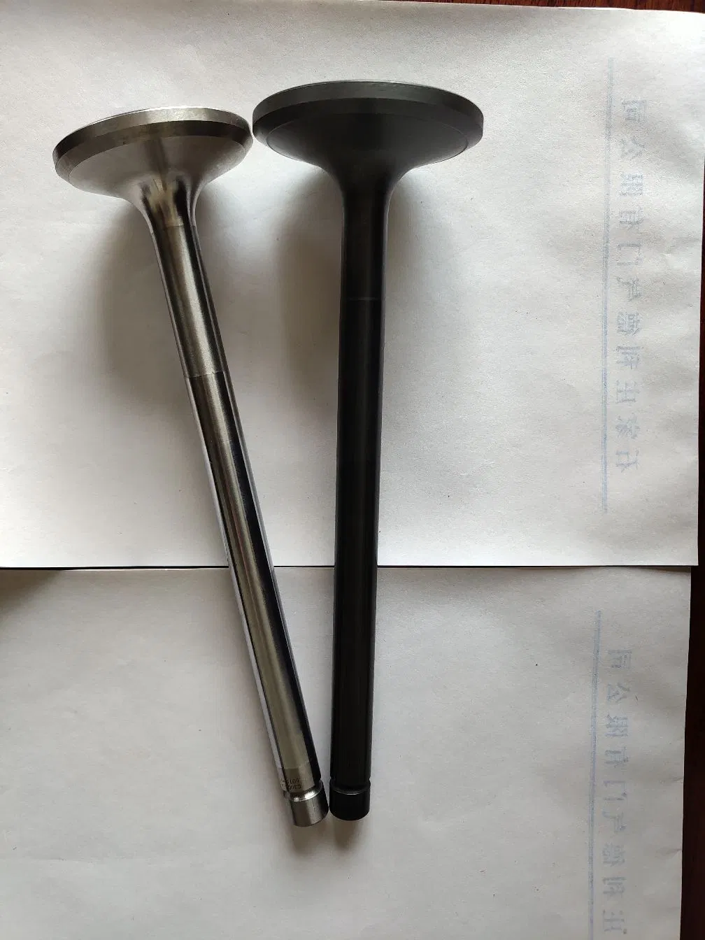 Впускной и выпускной клапан двигателя 6D108