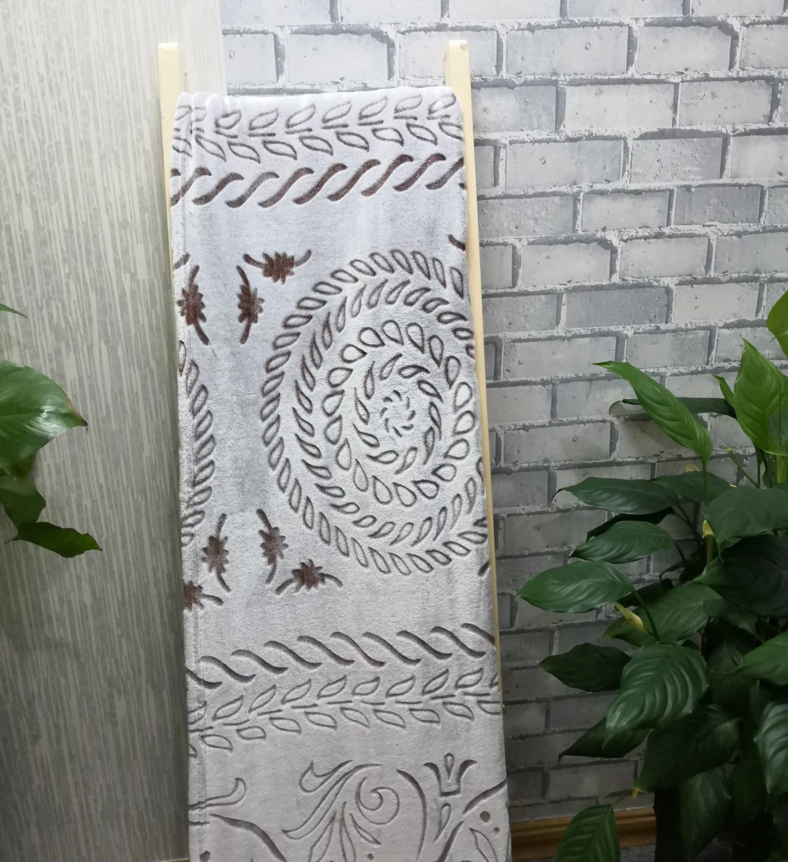 Back Print and Cut Flannel Fleece Throw Home 100% Polyester Fleece Blanket