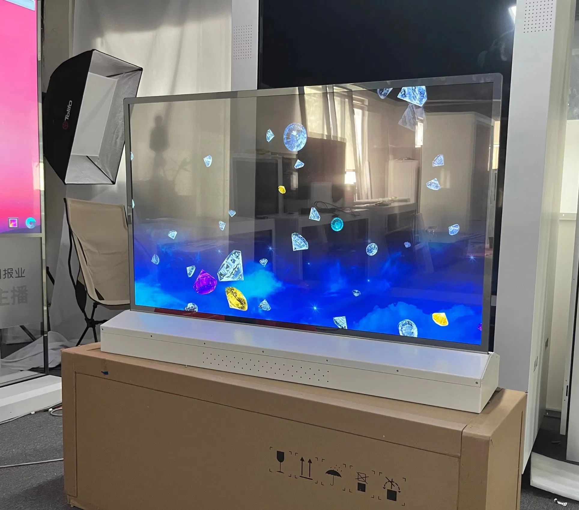 30-дюймовый прозрачный OLED дисплей 4K с сенсорным экраном