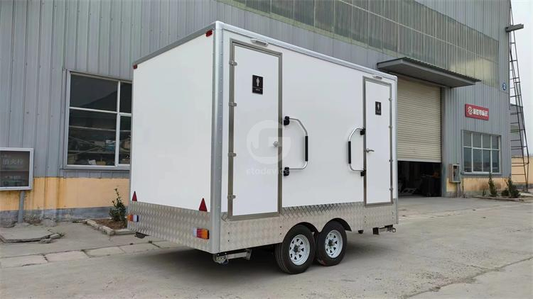 2024 Portable Toilet Luxury Bathroom Trailer 2stall Restroom Trailer for Sale