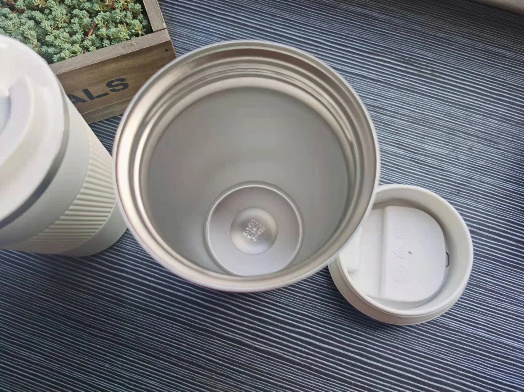 350/500ml Vacuum Tumbler Insulated Flask with Non-Slip Silicone Cover