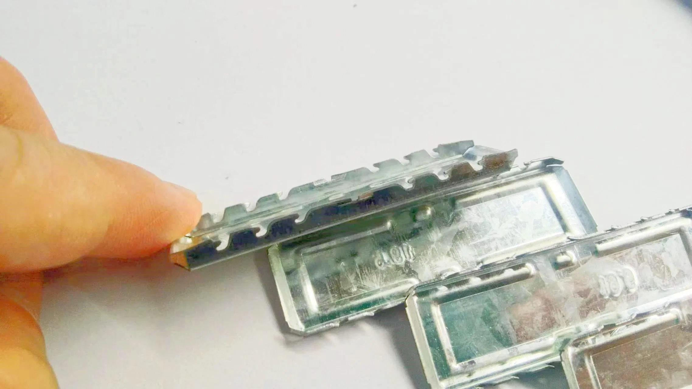 Steel Straight Corner Joint Connector for Aluminum Spacer Bar of Insulating Glass