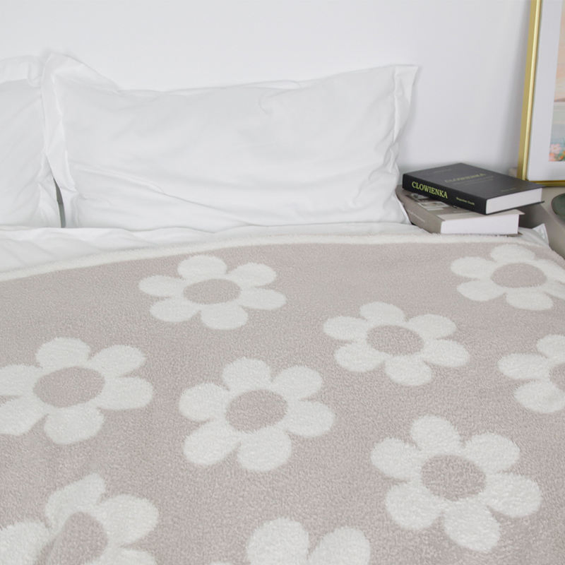 Плед вязаный 50x60 см, микрофибра, коричневый с цветами