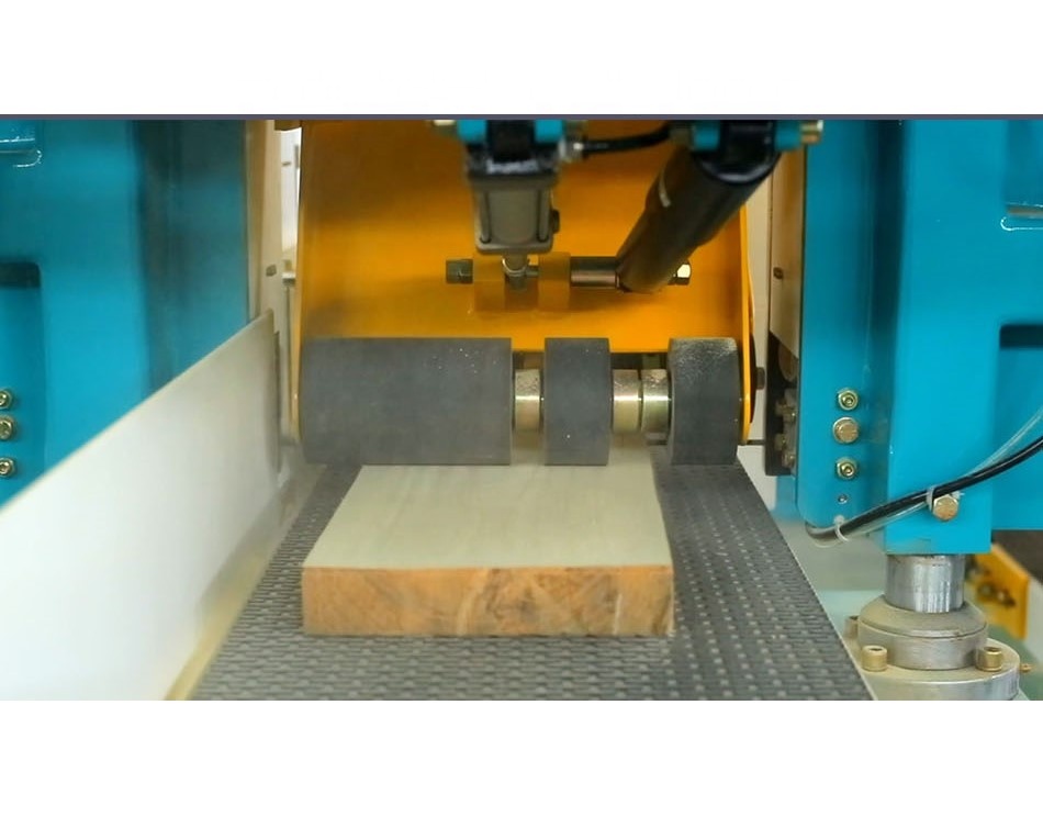 Ленточная пила по дереву горизонтальная