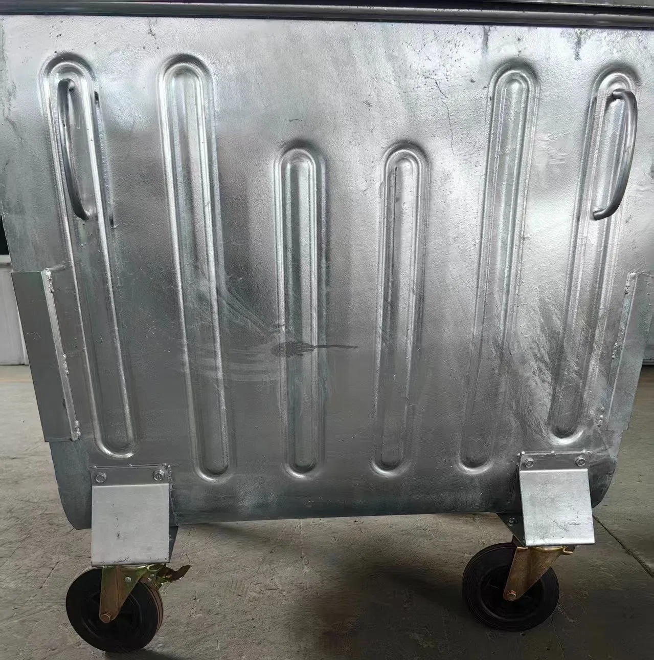 Промышленный мусорный бак 1100L передвижной