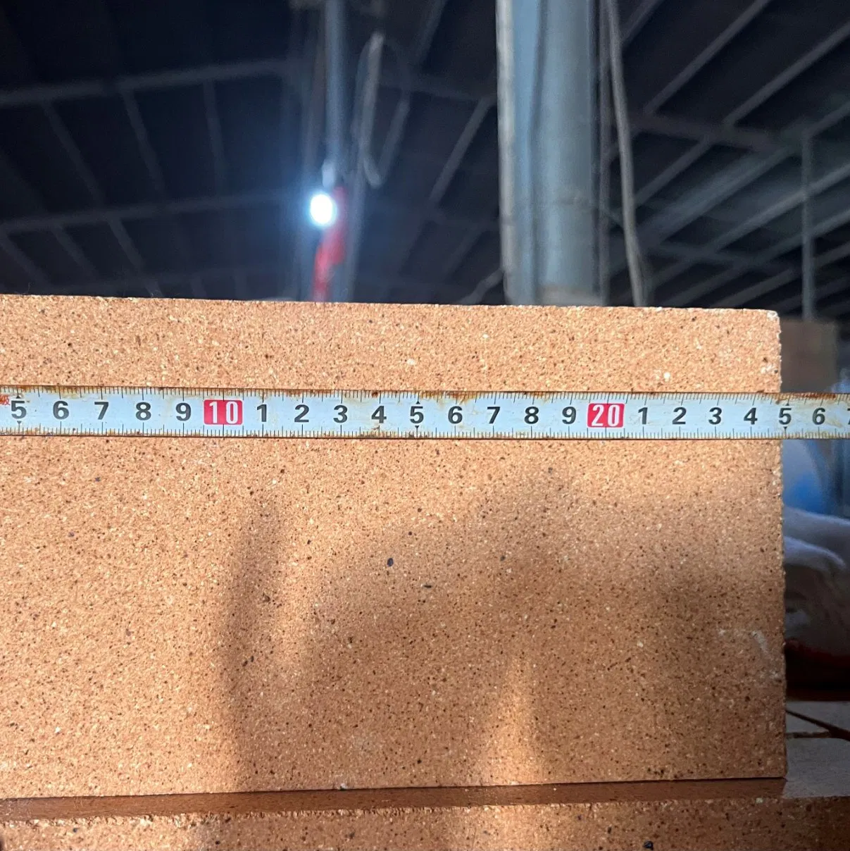 Огнеупорный шамотный кирпич высокой плотности