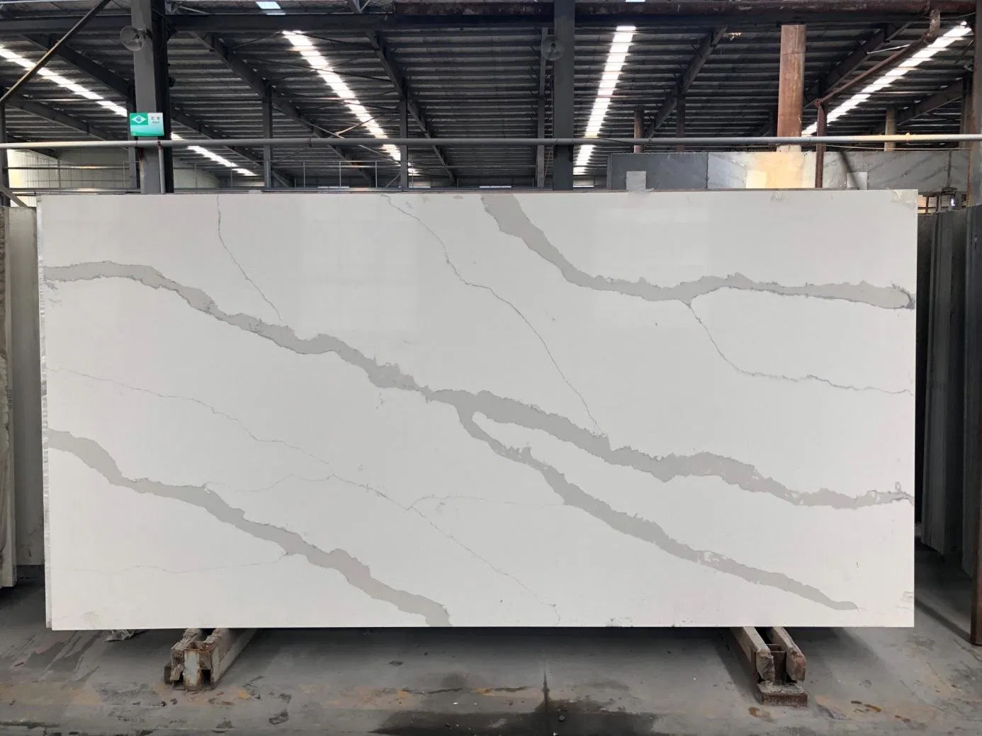 Calacatta Quartz Stone Wholesale Solid Surface Customized Kitchen Countertops