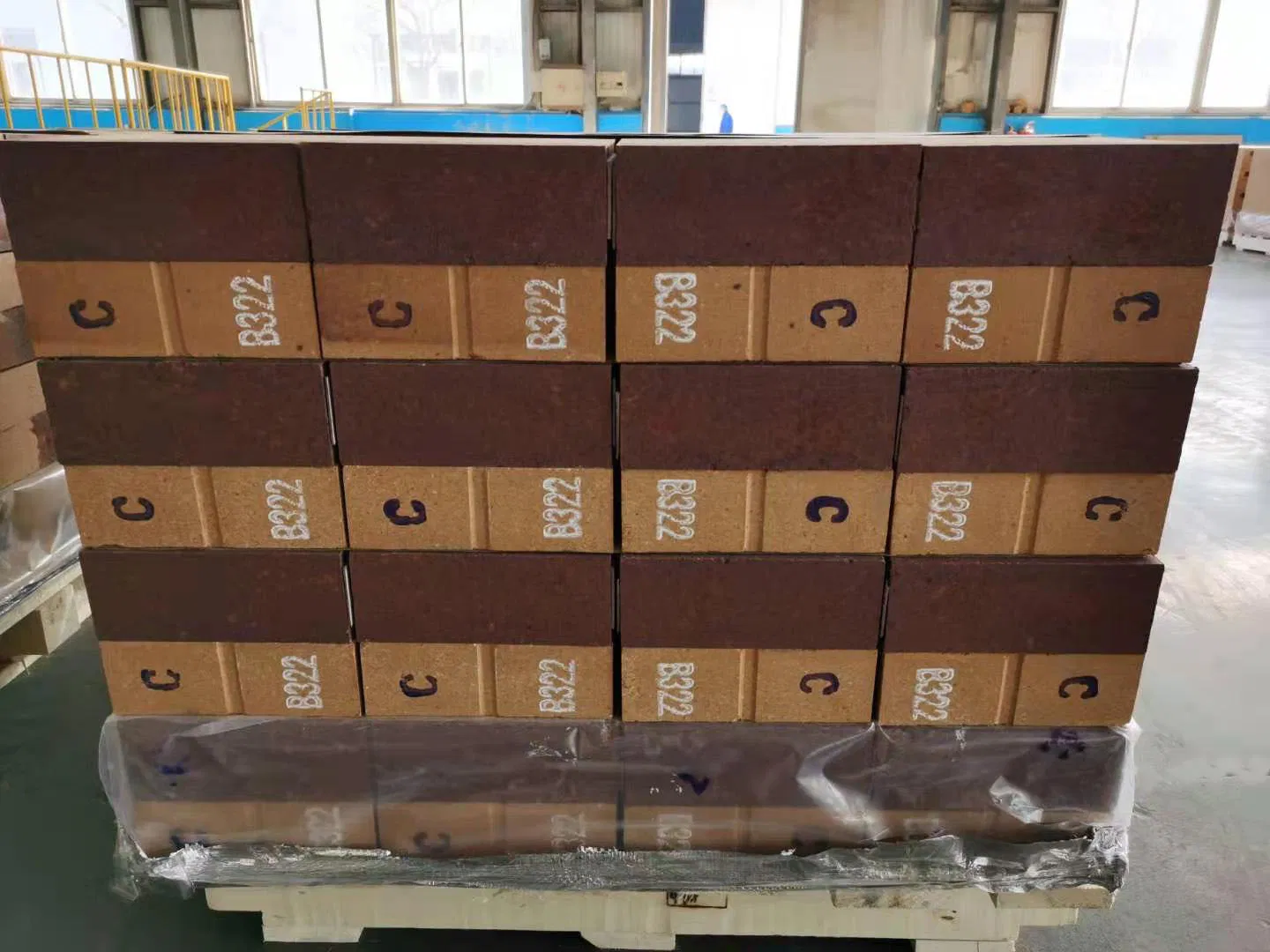 Огнеупорный магнезито-алюминиевый кирпич для вращающихся печей