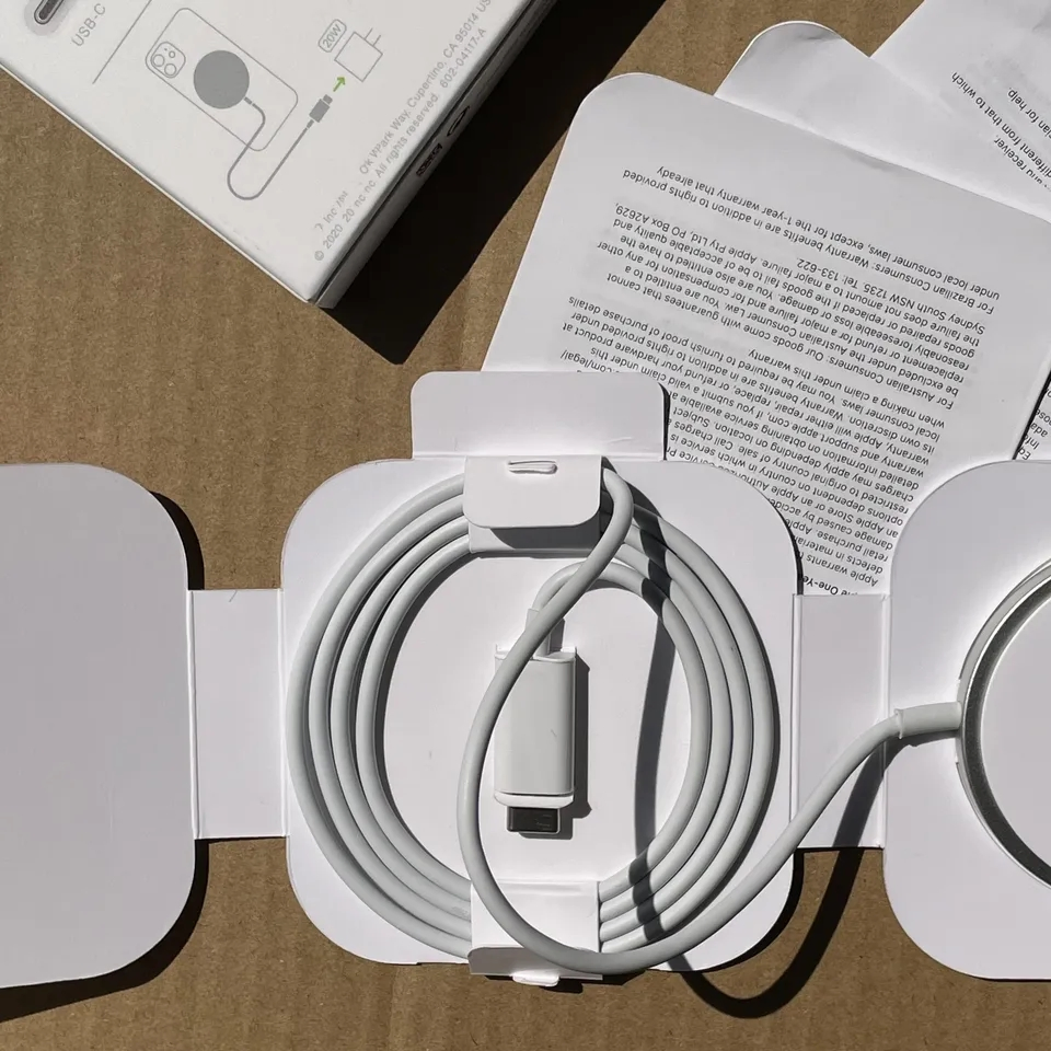 Магнитная зарядная станция Magsafe 15W для iPhone