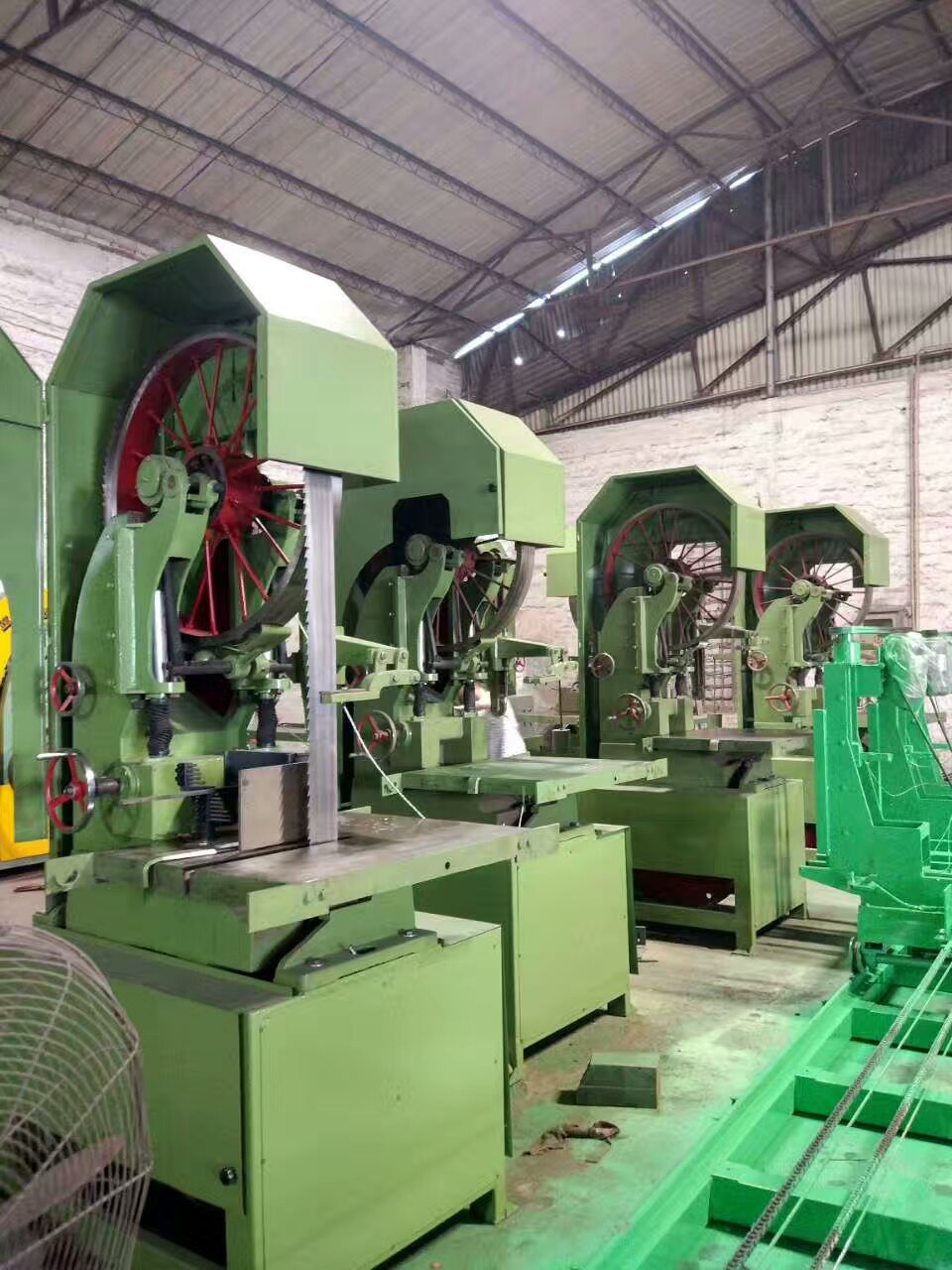 Станок ленточнопильный по дереву