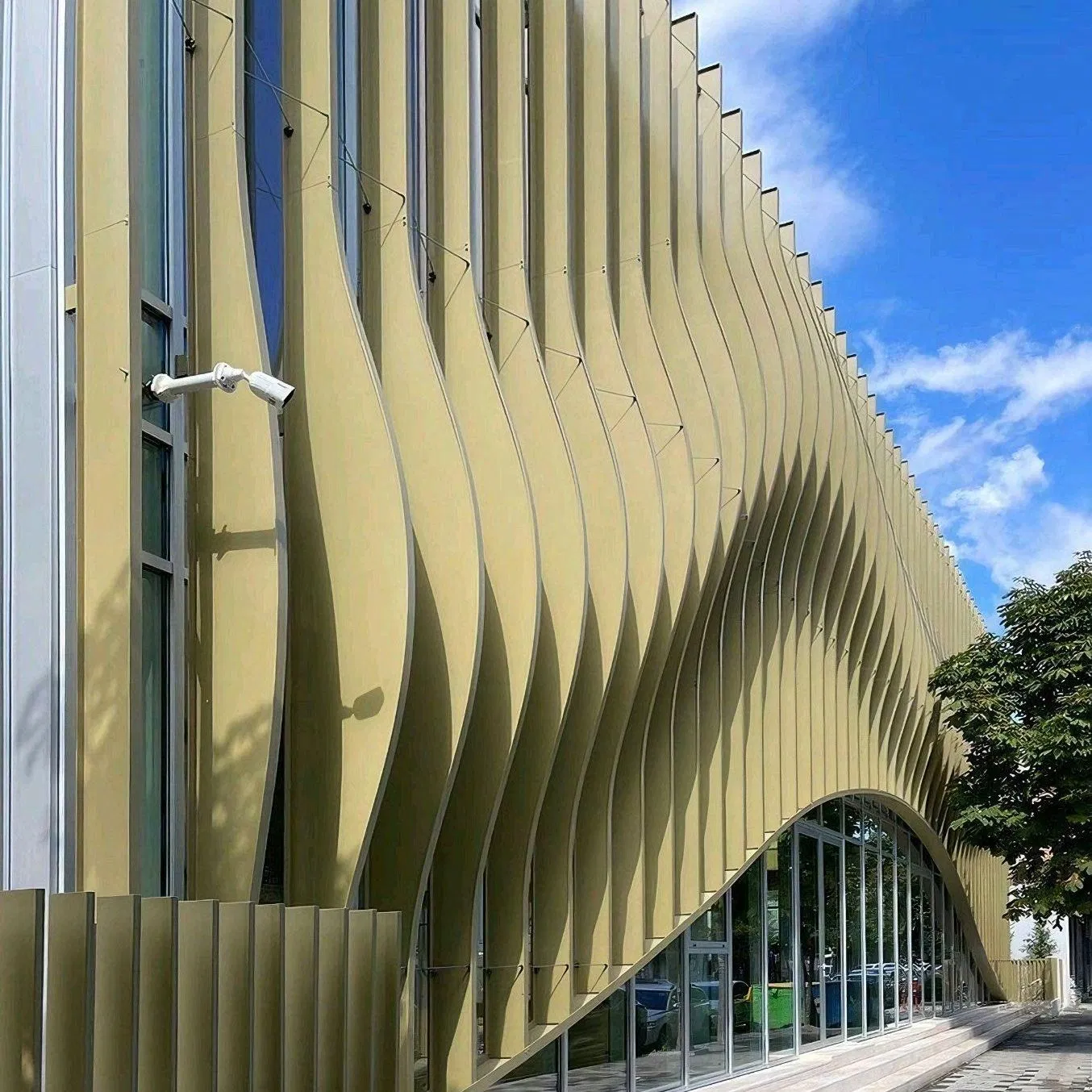 Foshan Manufacturer Metal Ceiling Aluminum Baffle Waves Ceiling Material