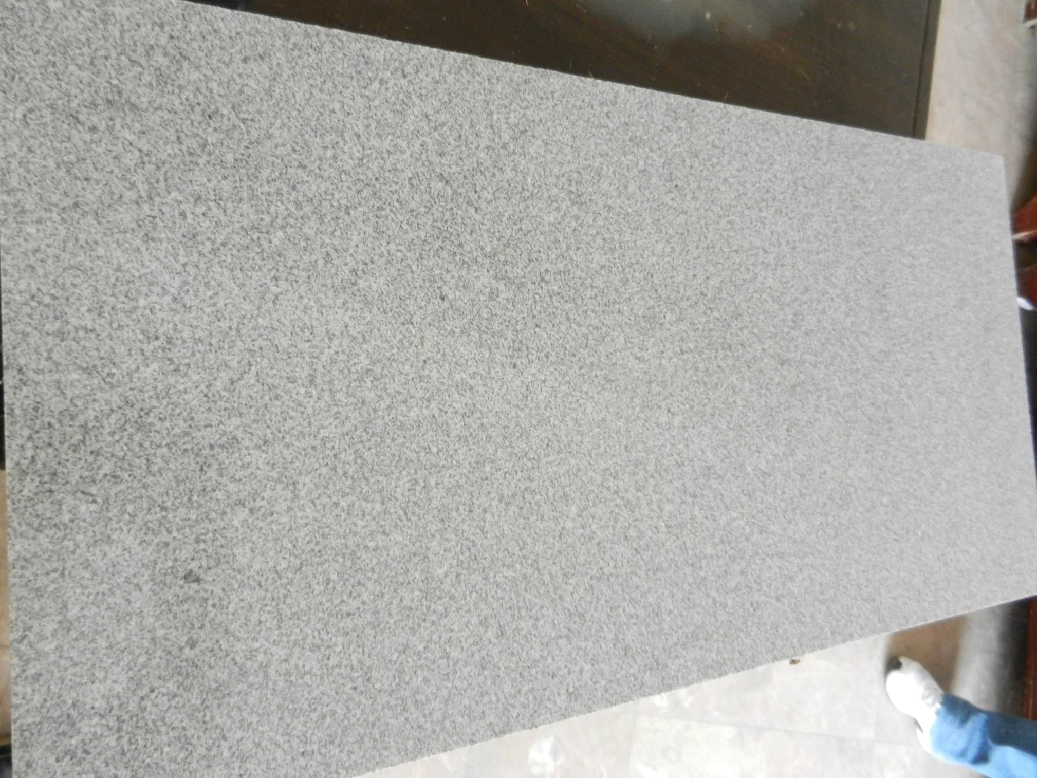 Natural Stone Light Grey Granite for Tile/Slab Wall/Floor/Cladding/Paving/Cube/ Steps/Risers