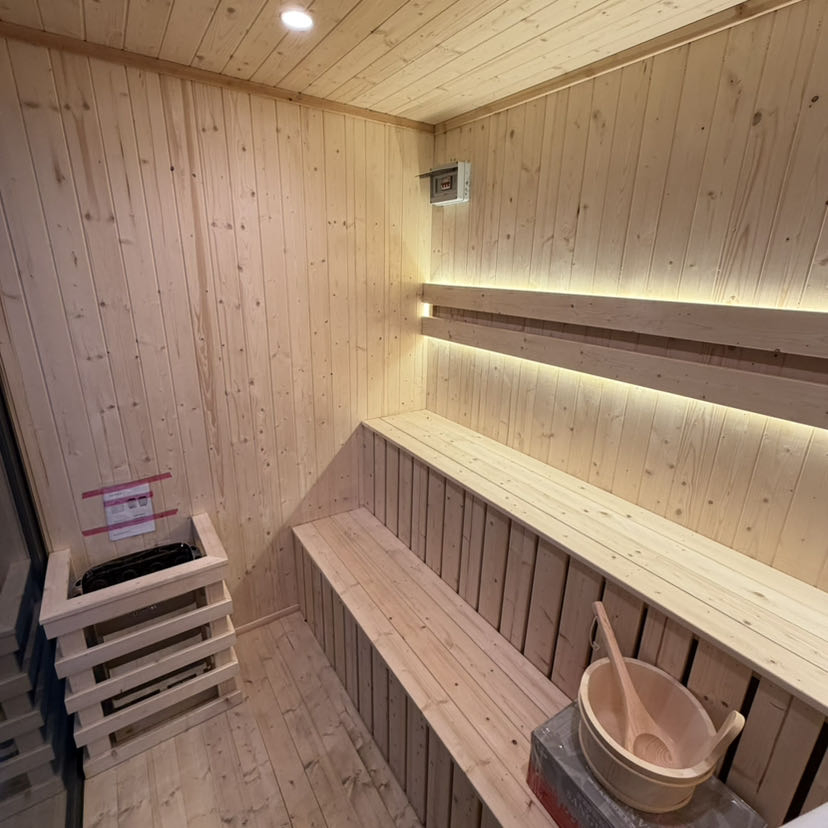 Outdoor Sauna House for 4-6 People Featuring UV and Fireproofing