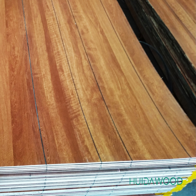 Фанера с бумажным покрытием и пазами для стен