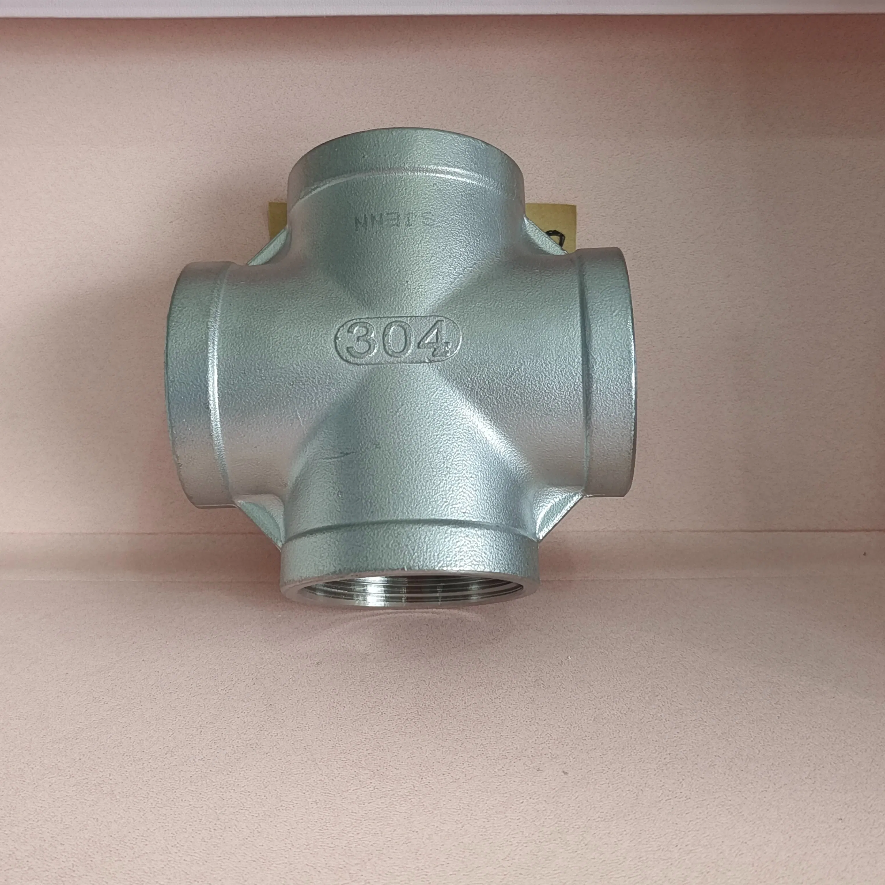 Stainless Steel Four-Way Joint Internal Thread Cross with Stainless Steel Pipe Joint