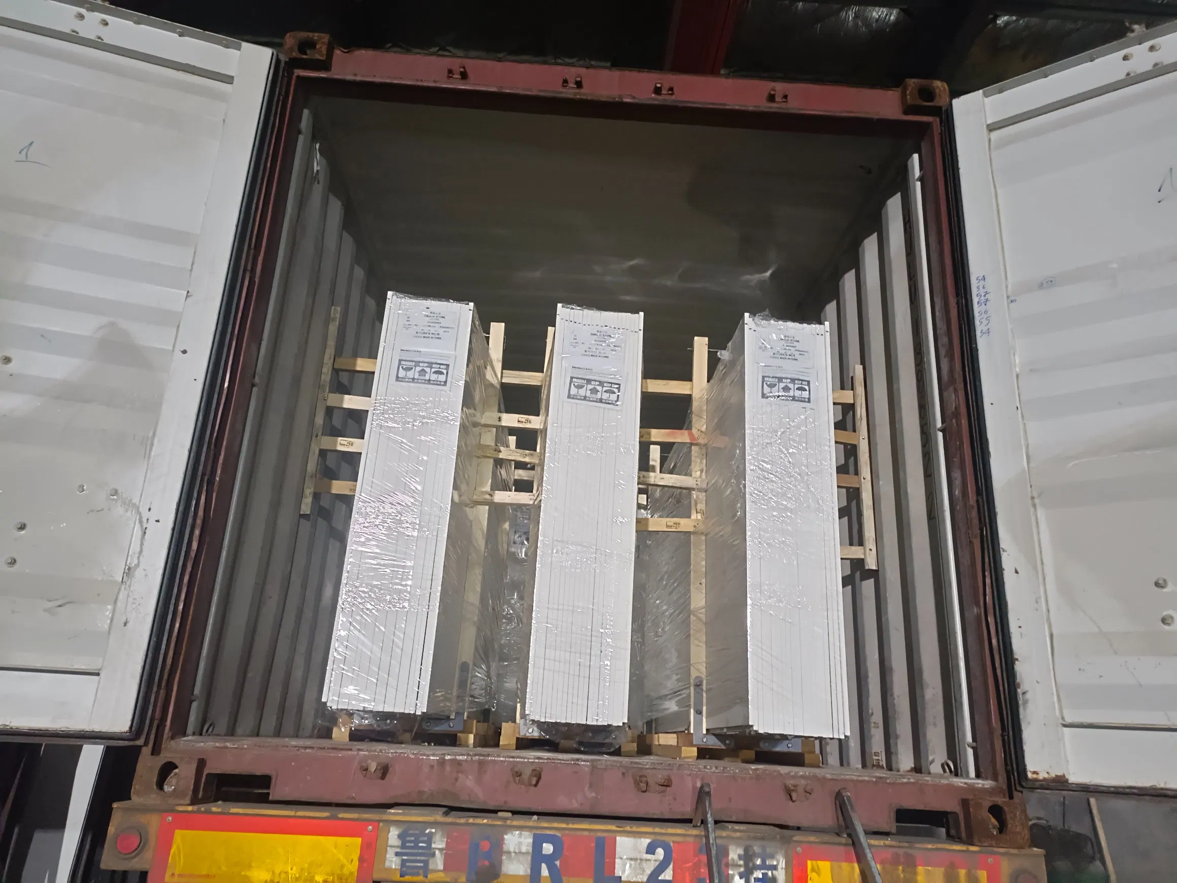 Artificial Calacatta Stream Jumbo Quartz Customized Size Black White for Countertop and Big Slabs