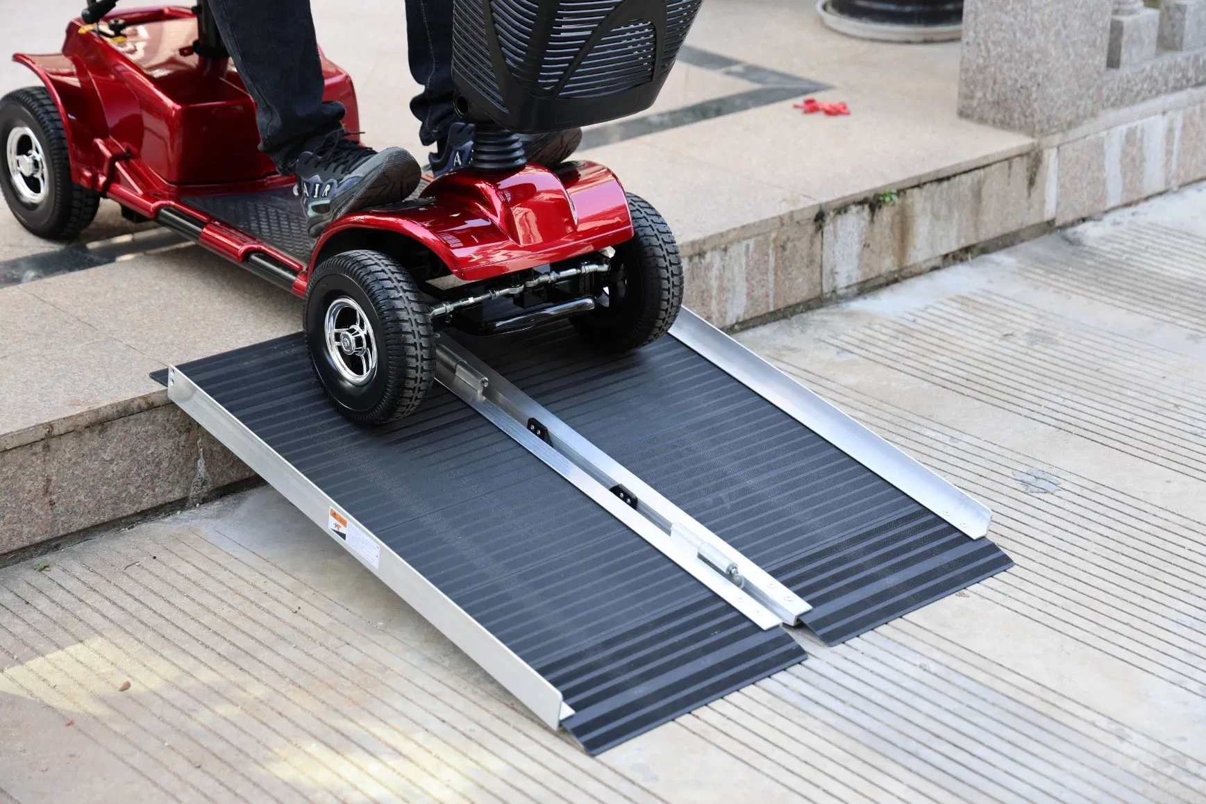 Переносной алюминиевый пандус для инвалидных колясок
