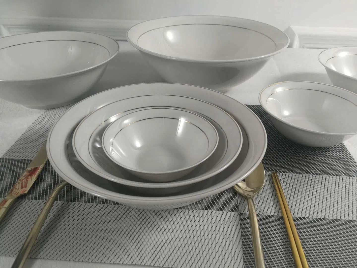 5-10 Inch Salad Bowl with Ggk Golden Line Porcelainware Ceramics Tableware