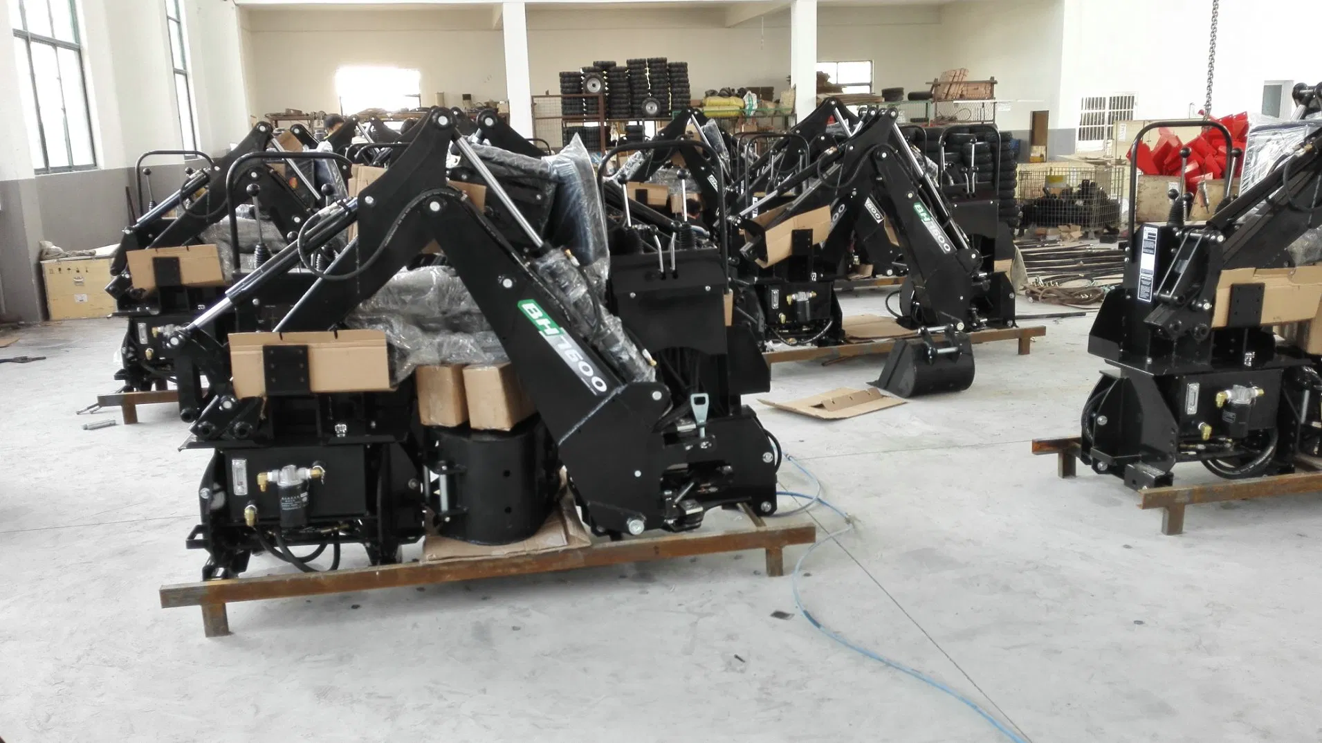 Тракторный экскаватор-погрузчик BH для сложных задач