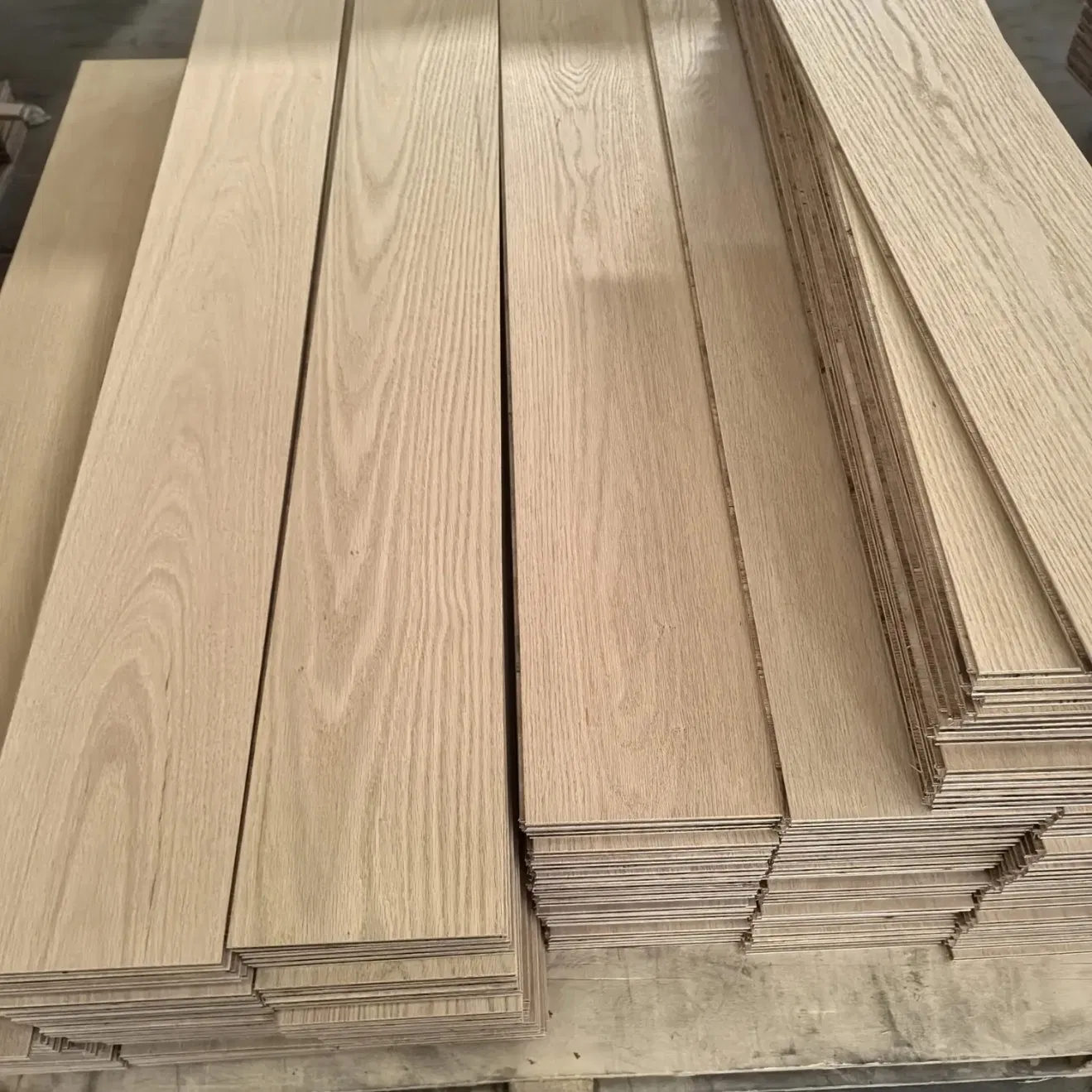 Multilayered Oak Indoor Hardwood European White Oak Wood Engineered Flooring