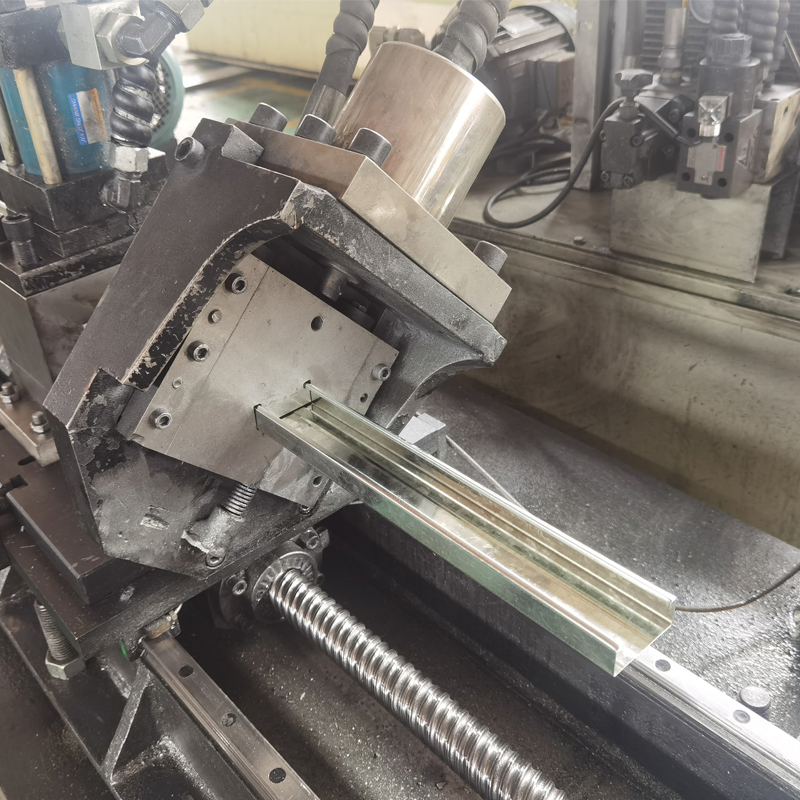Customize Galvanized Ceiling System Carring C Channel and Omega Furring Channel