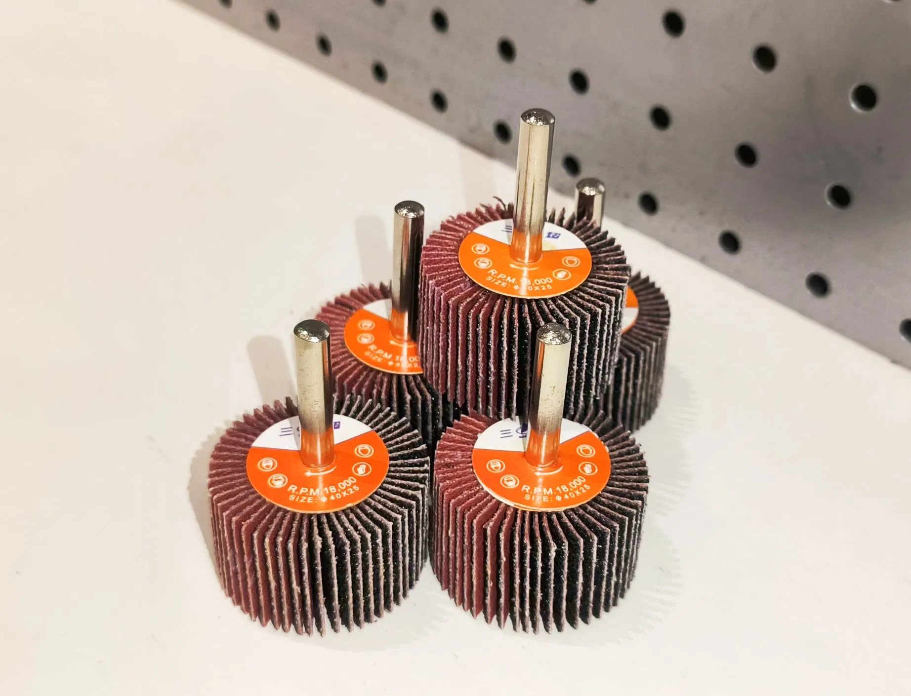 Лепестковый шлифовальный круг с хвостовиком для металла