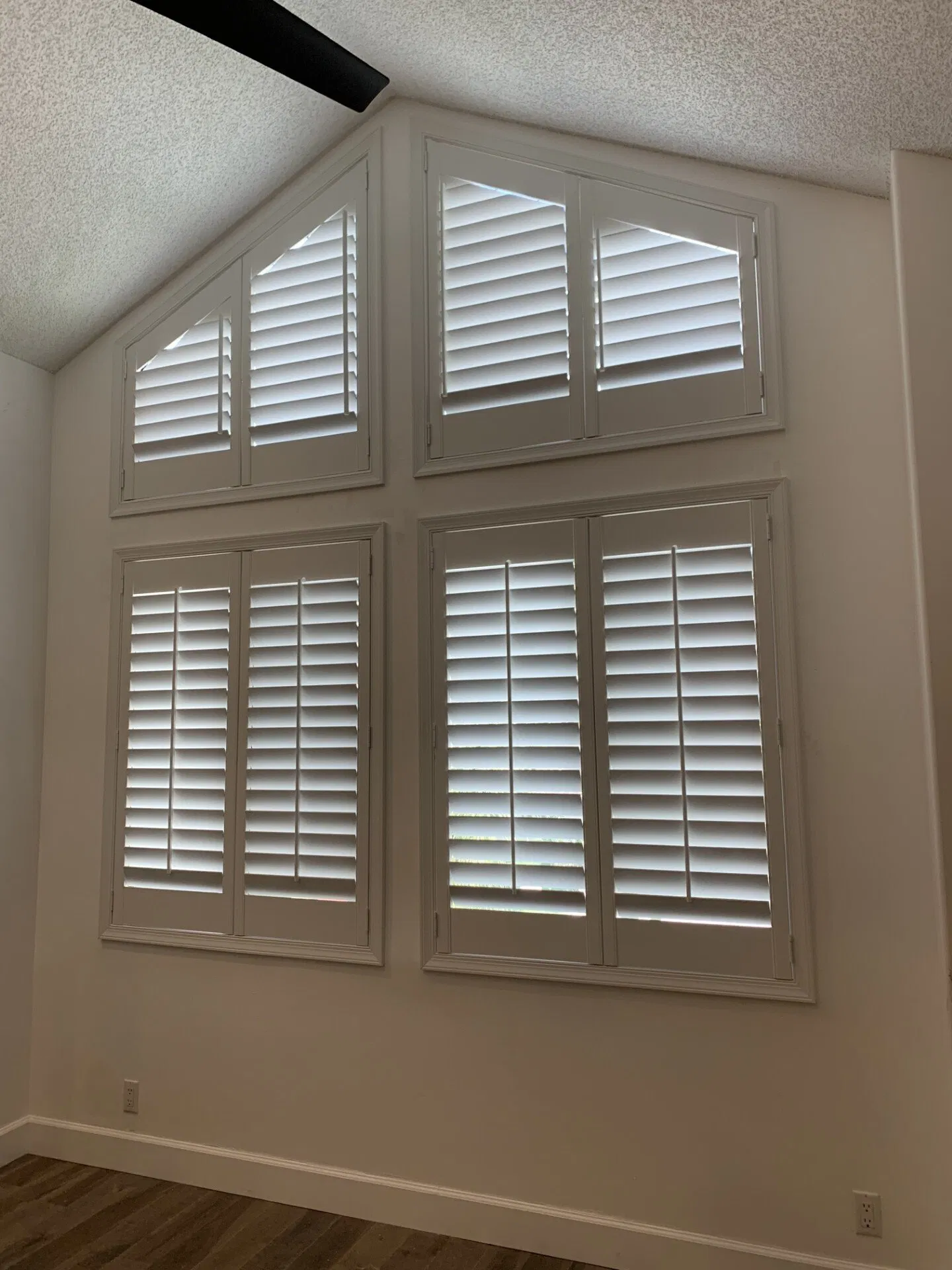 76mm Slat Pure White Color Beautiful Shaped Shutter