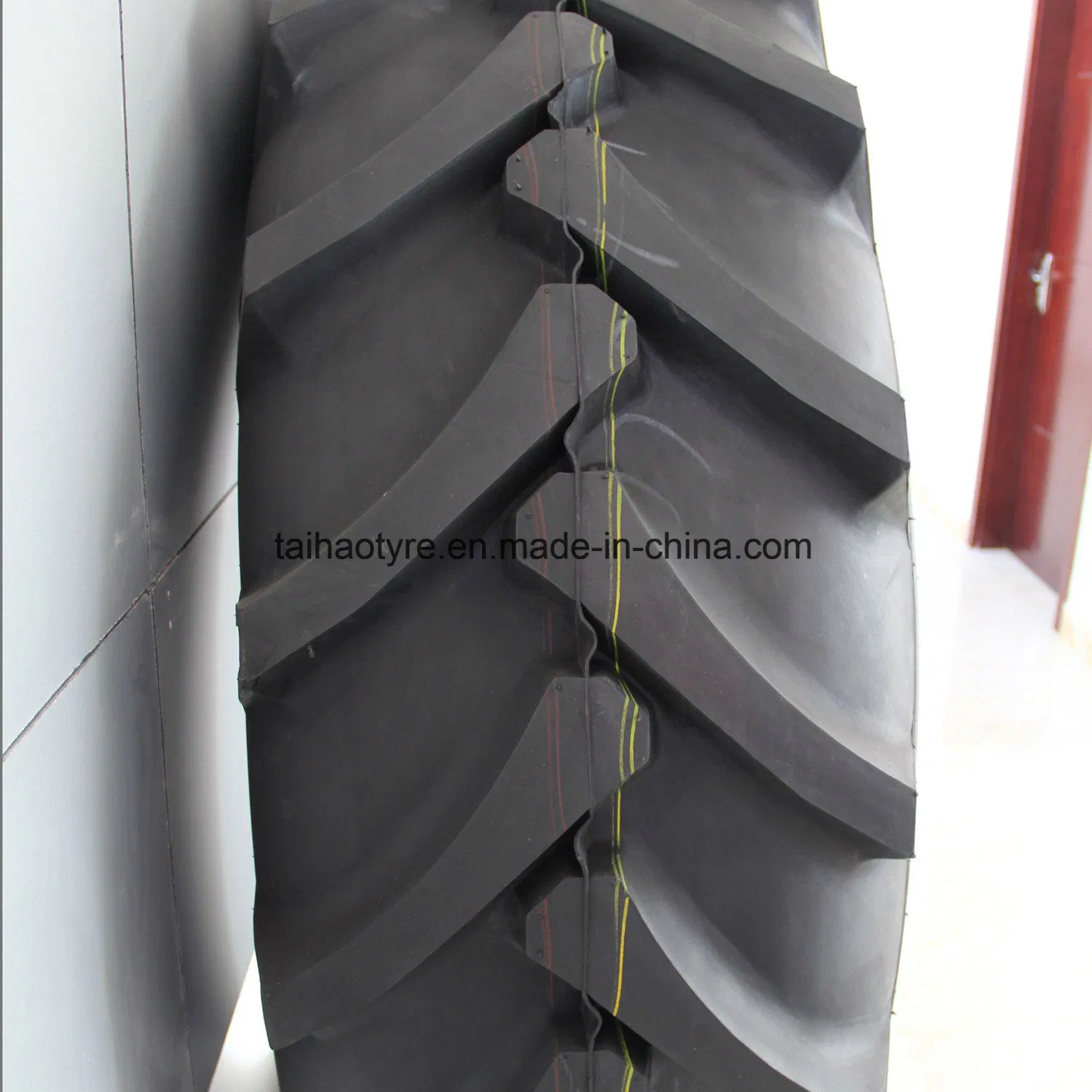 18.4-30 18.4-34 18.4-38 20.8-38 23.1-26 R1 Сельскохозяйственная тракторная шина