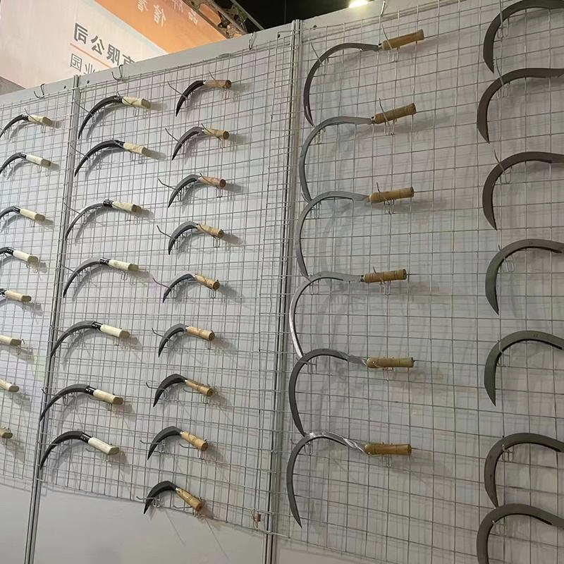 Agricultural Tools Steel Grass Tooth Garden Sickle with Wooden Handle