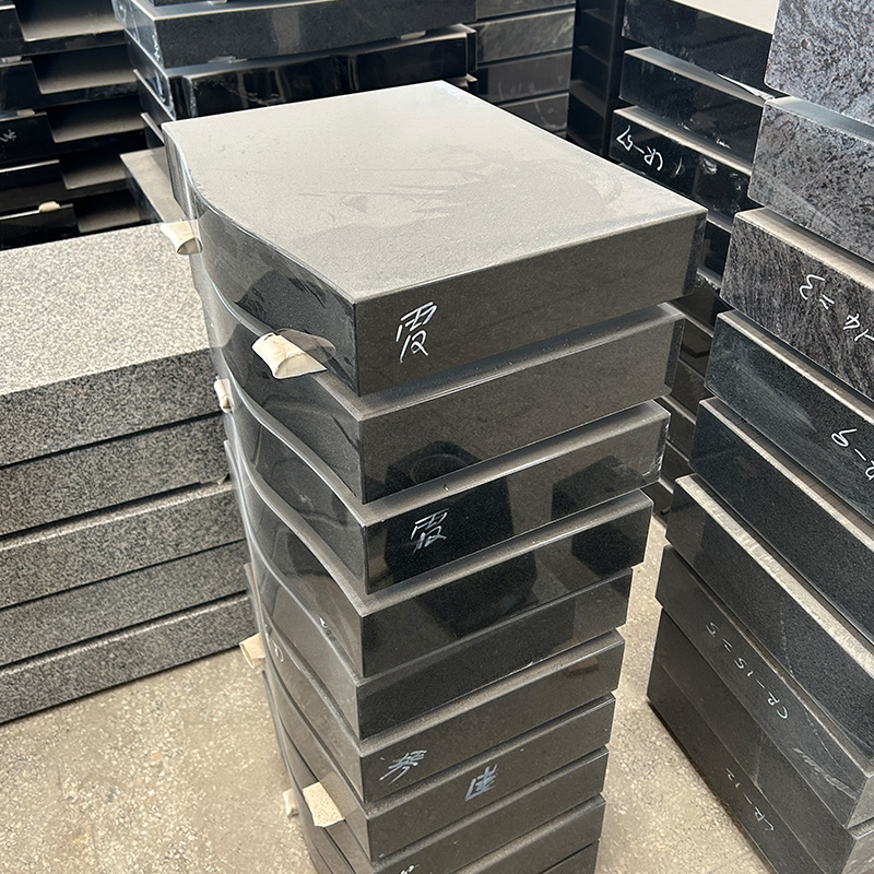 Natural Stone India Black Granite Funeral Headstone/Monument/Memorials/Gravestone/Tombstone/Cemetery and Accessories