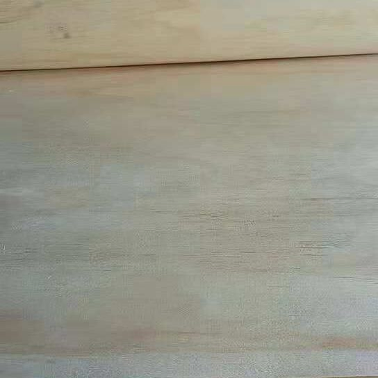 Dry Grade a 0.5mm Rotary Cut New Zealand Radiata Pine Wood Face Veneer Without Nut for Furniture