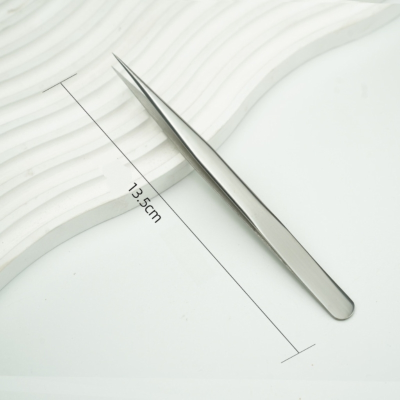 The False Eyelash Tweezers That Are Sturdy, Durable, Flexible and Lightweight
