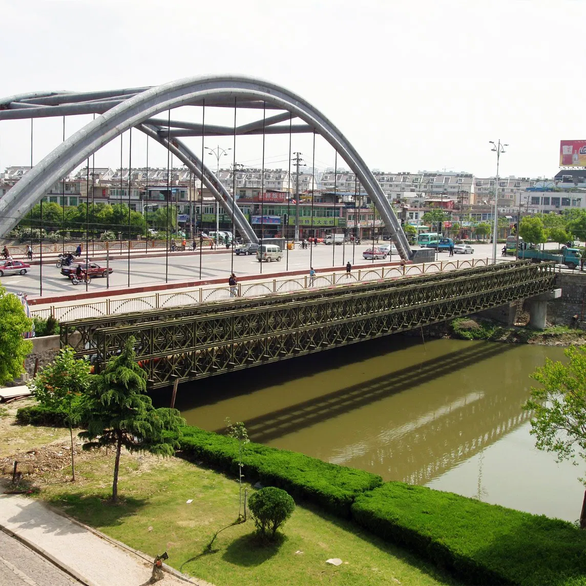 Durable Concrete Pedestrian Bridge for Safe Urban Walkways