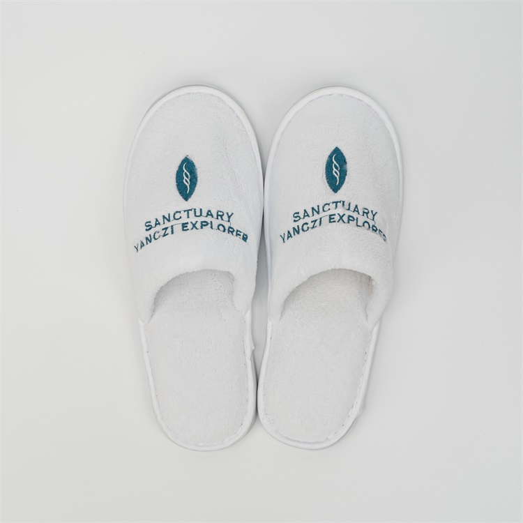 Disposable Hotel Slipper Wholesale Customized Embroidery Logo for Bathroom Guest
