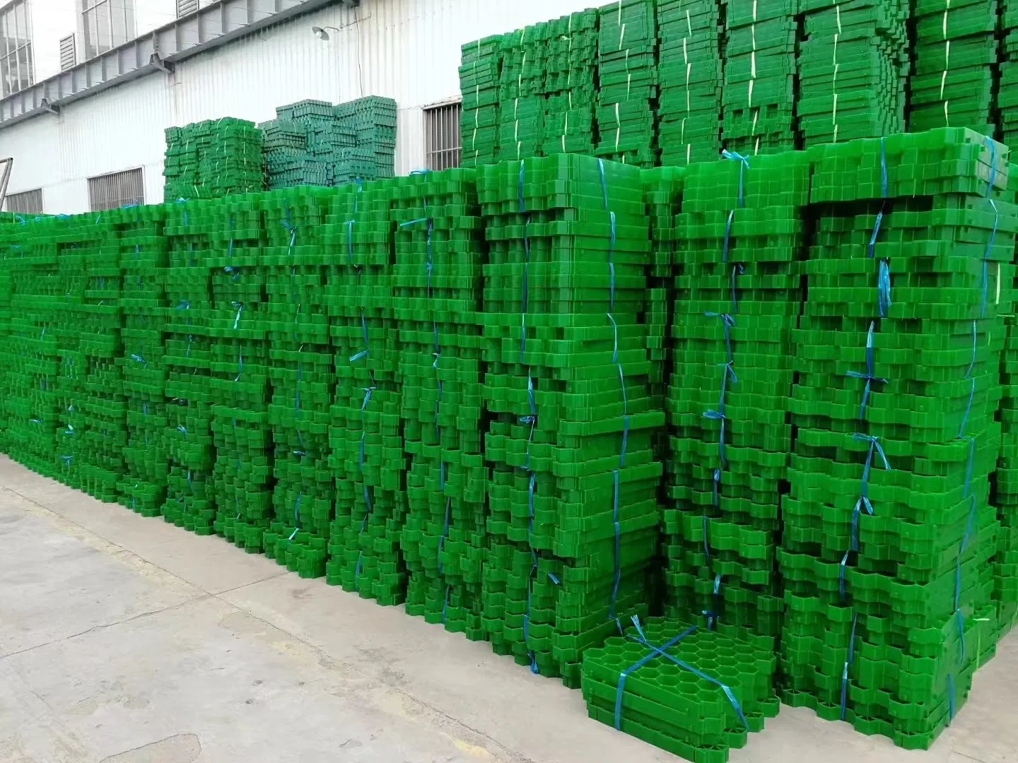 Plastic Grass Lawn Grid Driveway Grid Paver HDPE Grass Paver 500mm*500mm Grass Grid Pavers for Parking