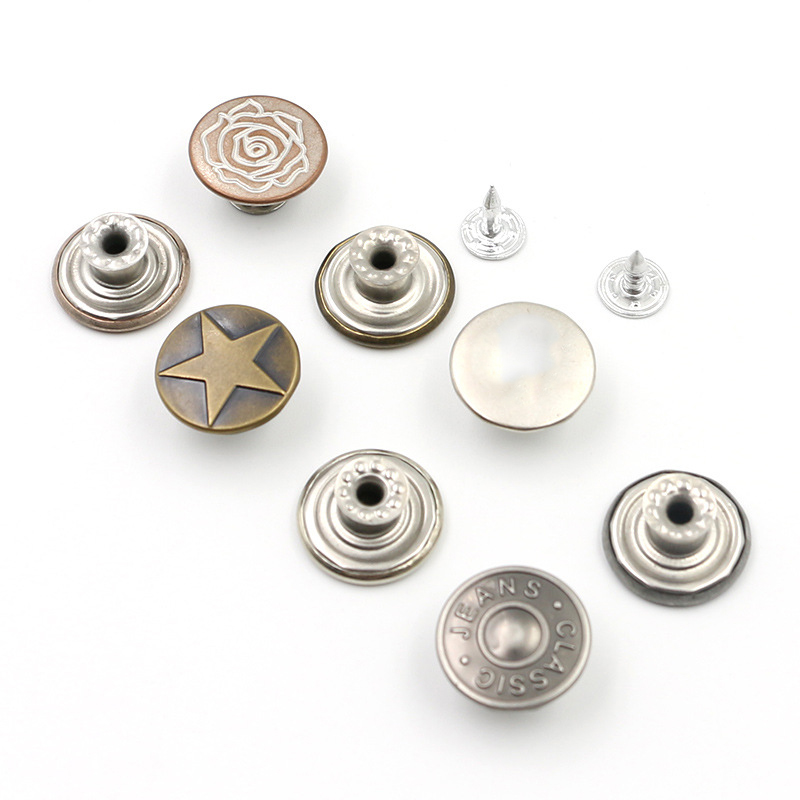 Куртка джинсовая с латунным логотипом