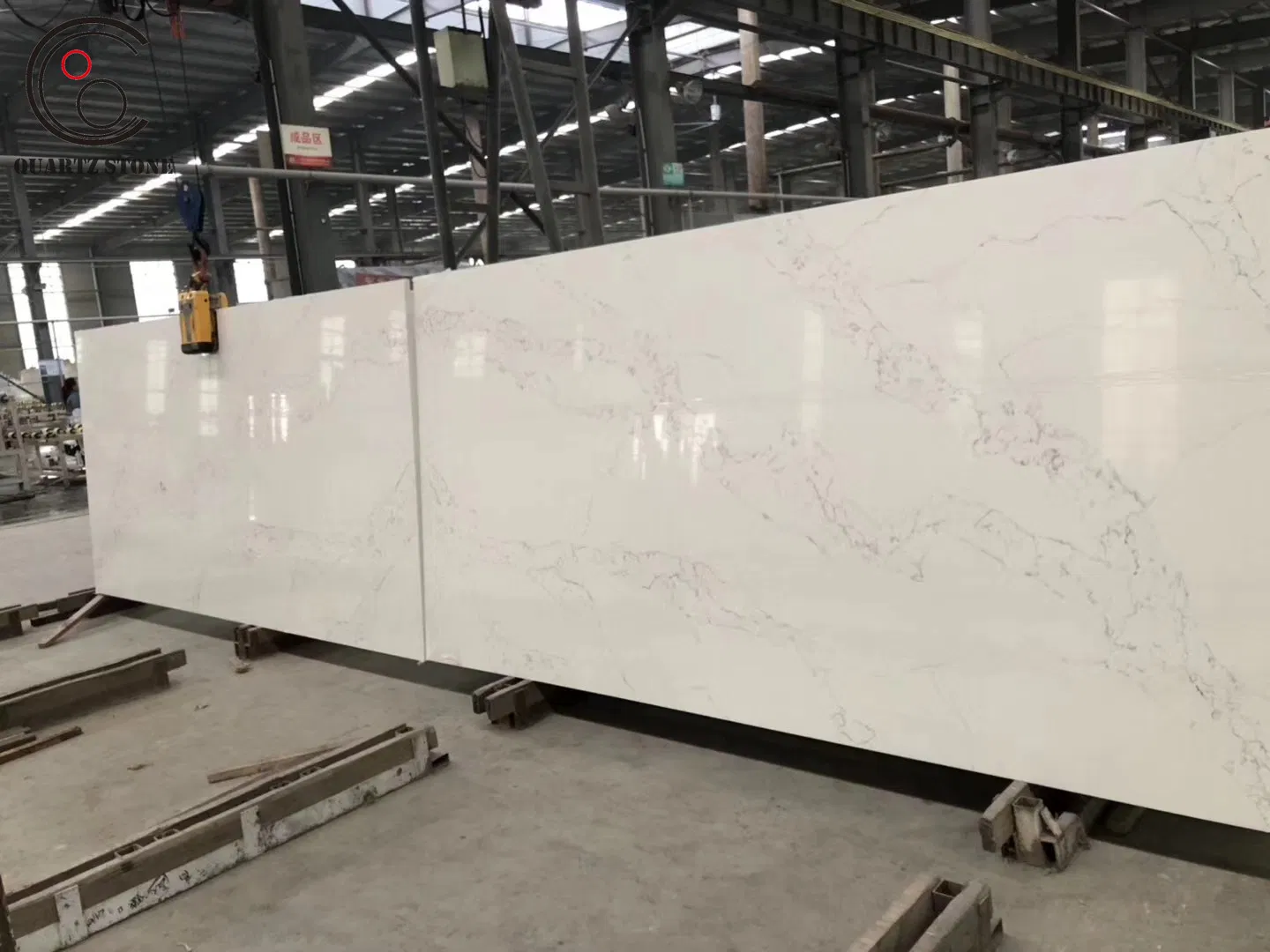 White Calacatta 5132 Texture Quartz Stone Slab with Caerstone Color