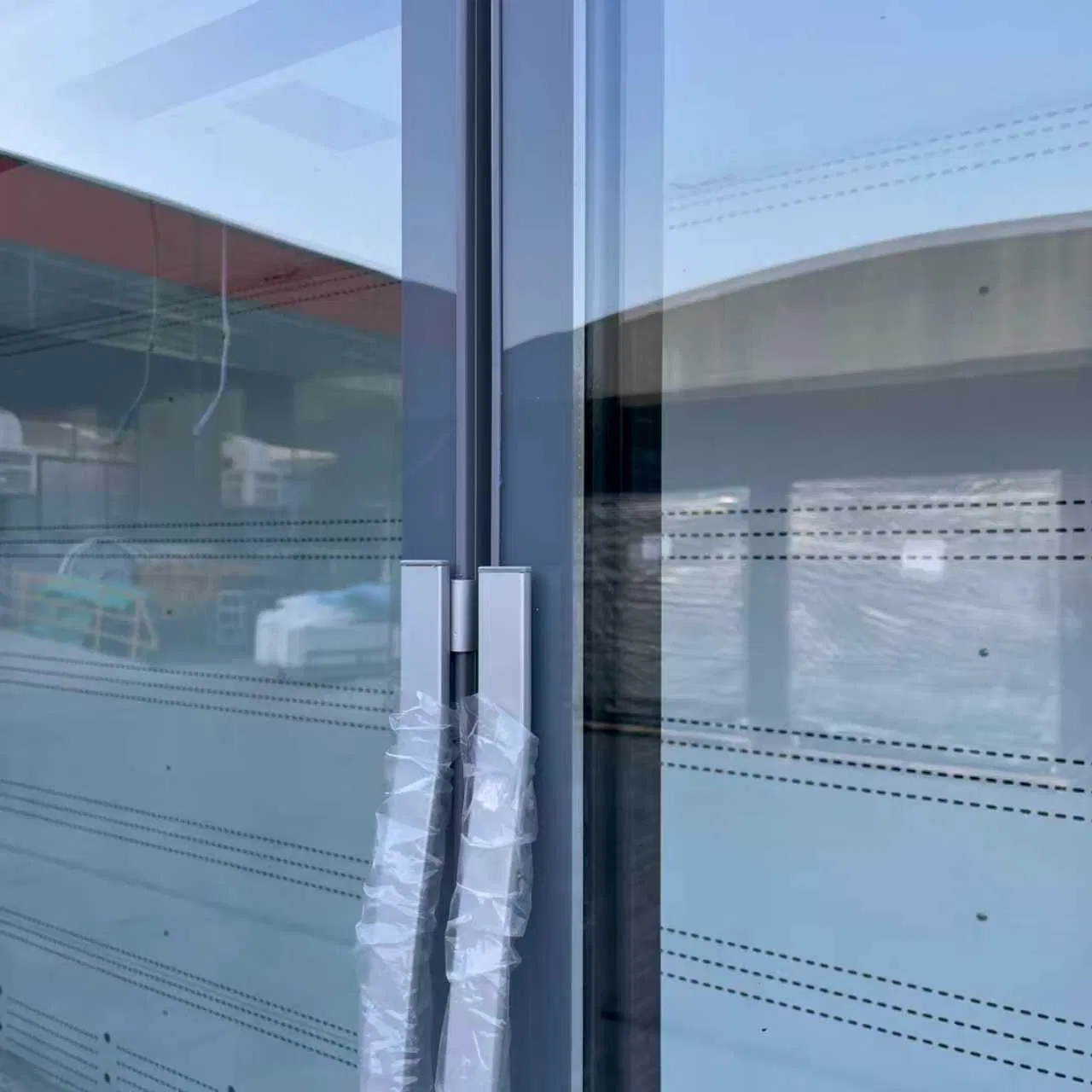 High Quality Factory Direct Sales Commercial Refrigerator Inverter Compressor Energy-Saving Vertical LED Light 1950L Glass Door Display Refrigeration Fridge