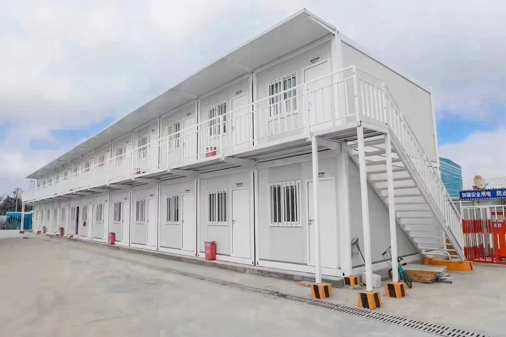 New Technology Shipping Container House Garage Dismountable Luxury Urban Container House 20FT 40FT Container Frame