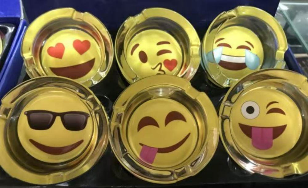 Wholesale Custom Logo Portable Glass Ashtray Customizable Windproof Smoking Ashtray Cigar Round Ash Tray