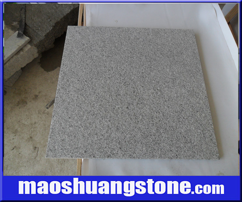 Chinese Grey and White Flamed Bush-Hammered Granite Floor Tile