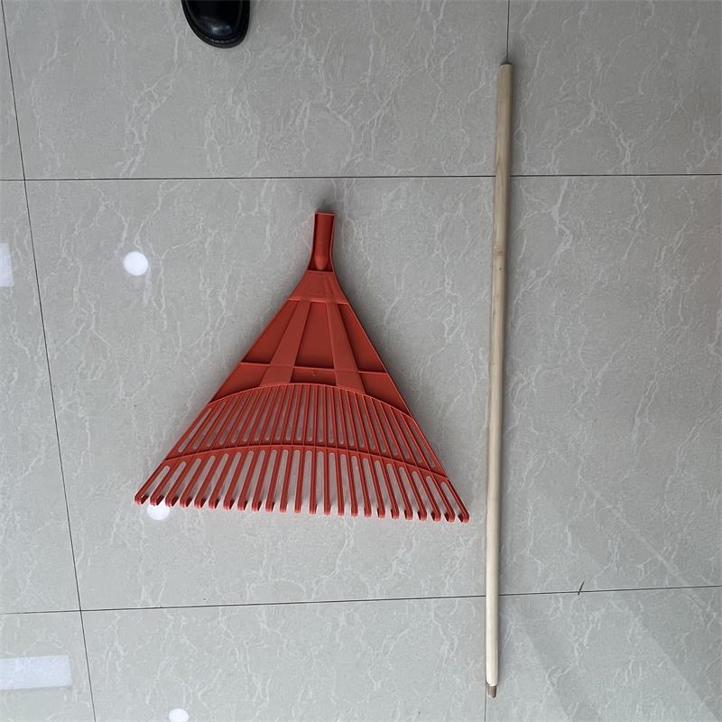 Wholesale Garden Farm Tools Wooden Handle Light Weight Agricultural Leaf PP Plastic Rake