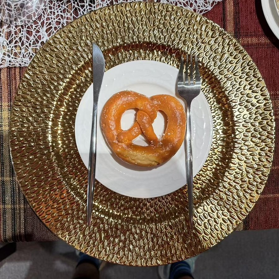 Modern Touch 33X1.8cm Dimensions PP Material Plastic Disposable Minimalist Charger Plate