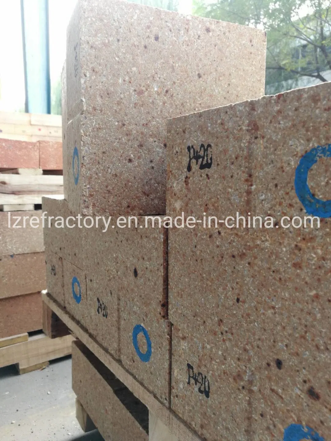 Муллитокремнеземистый андалузитовый кирпич для переходной зоны