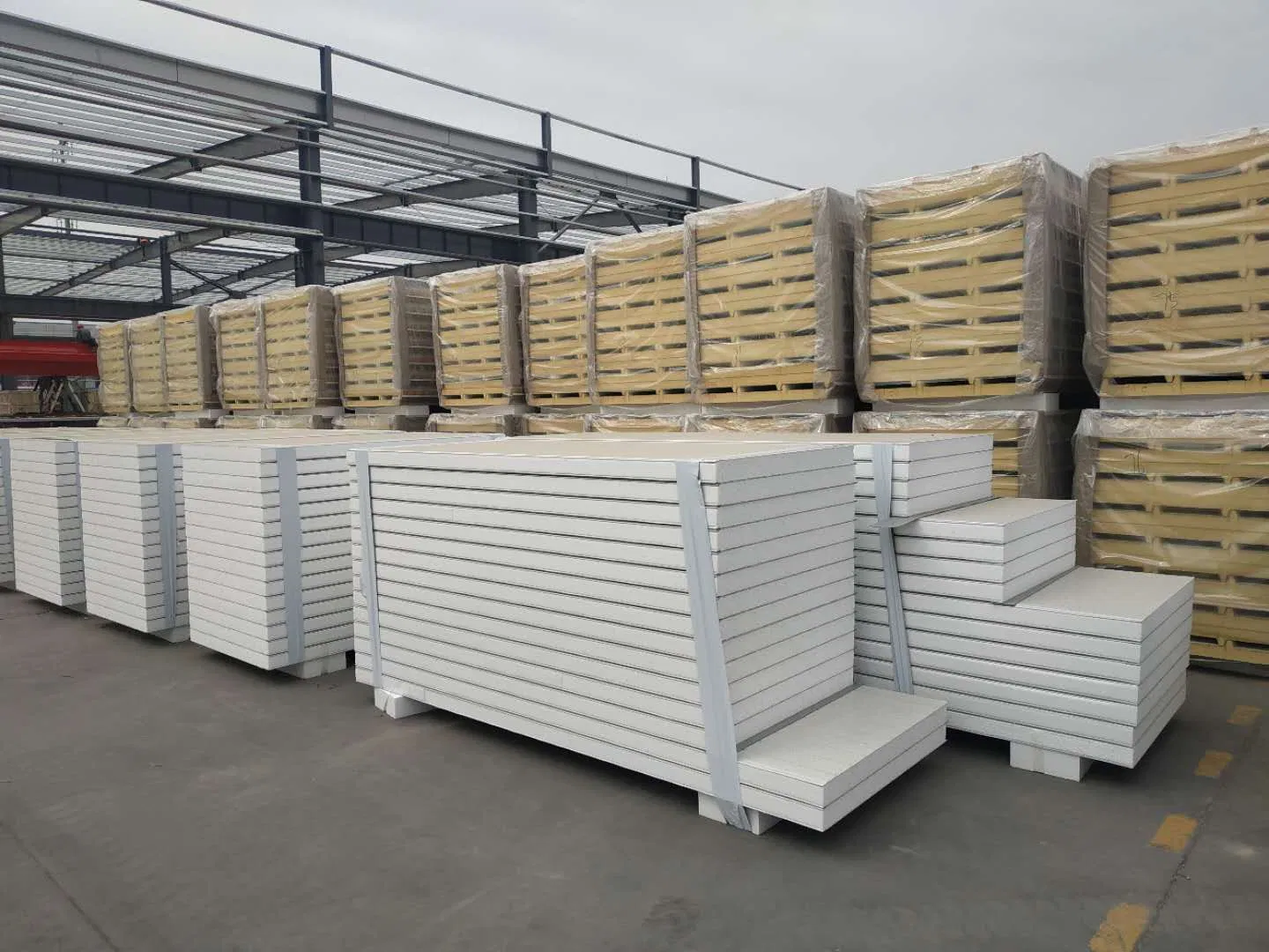 Color Steel Metal Faced High Strength Styrofoam/EPS/Polystyrene Sandwich Panel for Warehouse/Shed/Caravan From Headstream Company