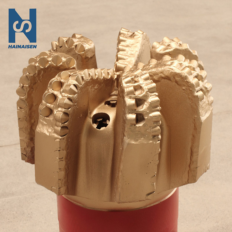 PDC долото 7-крыльевое с 10 соплами для нефтяных скважин