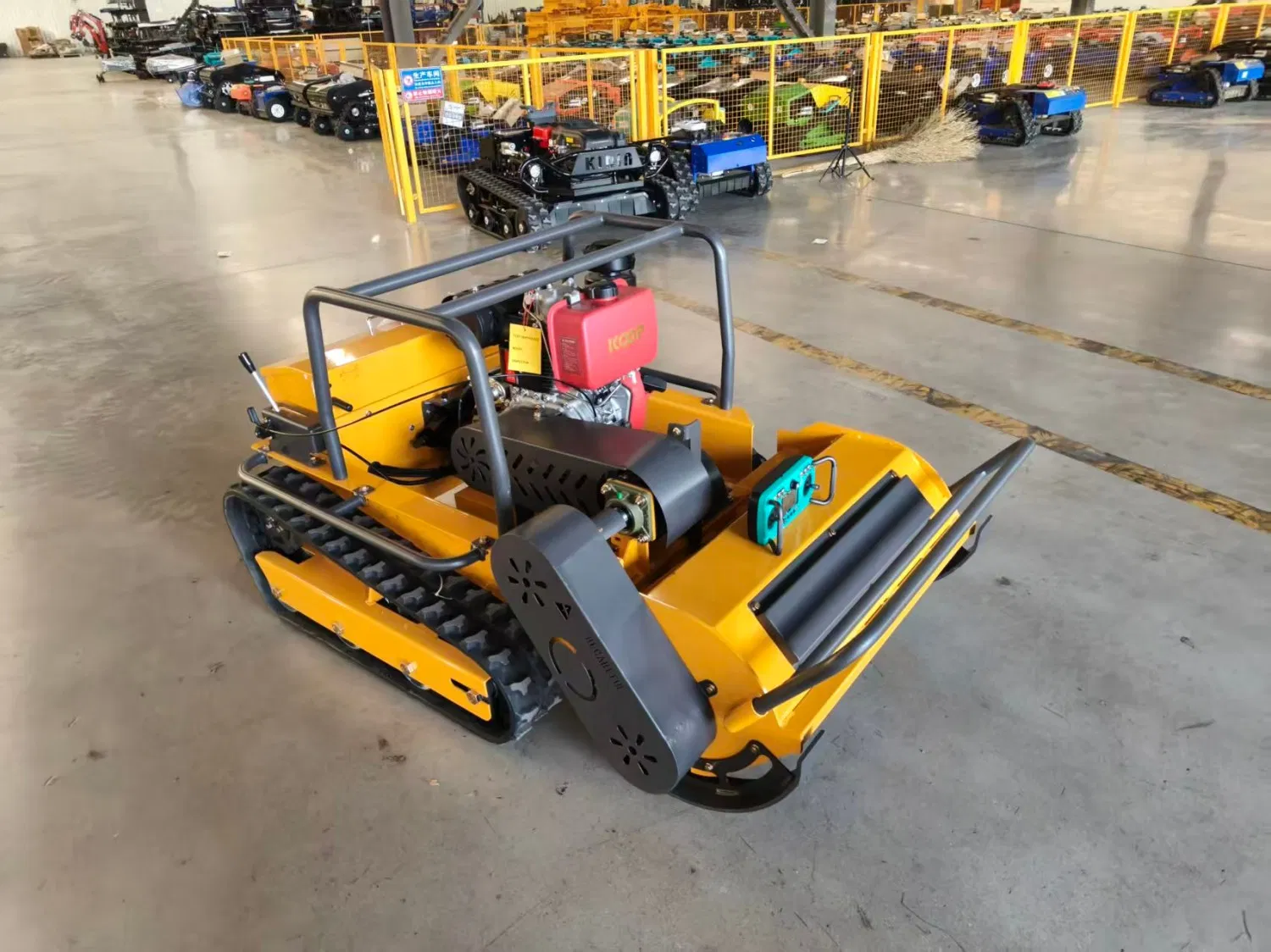 Гусеничный бензиновый фрезерный кусторез с дистанционным управлением