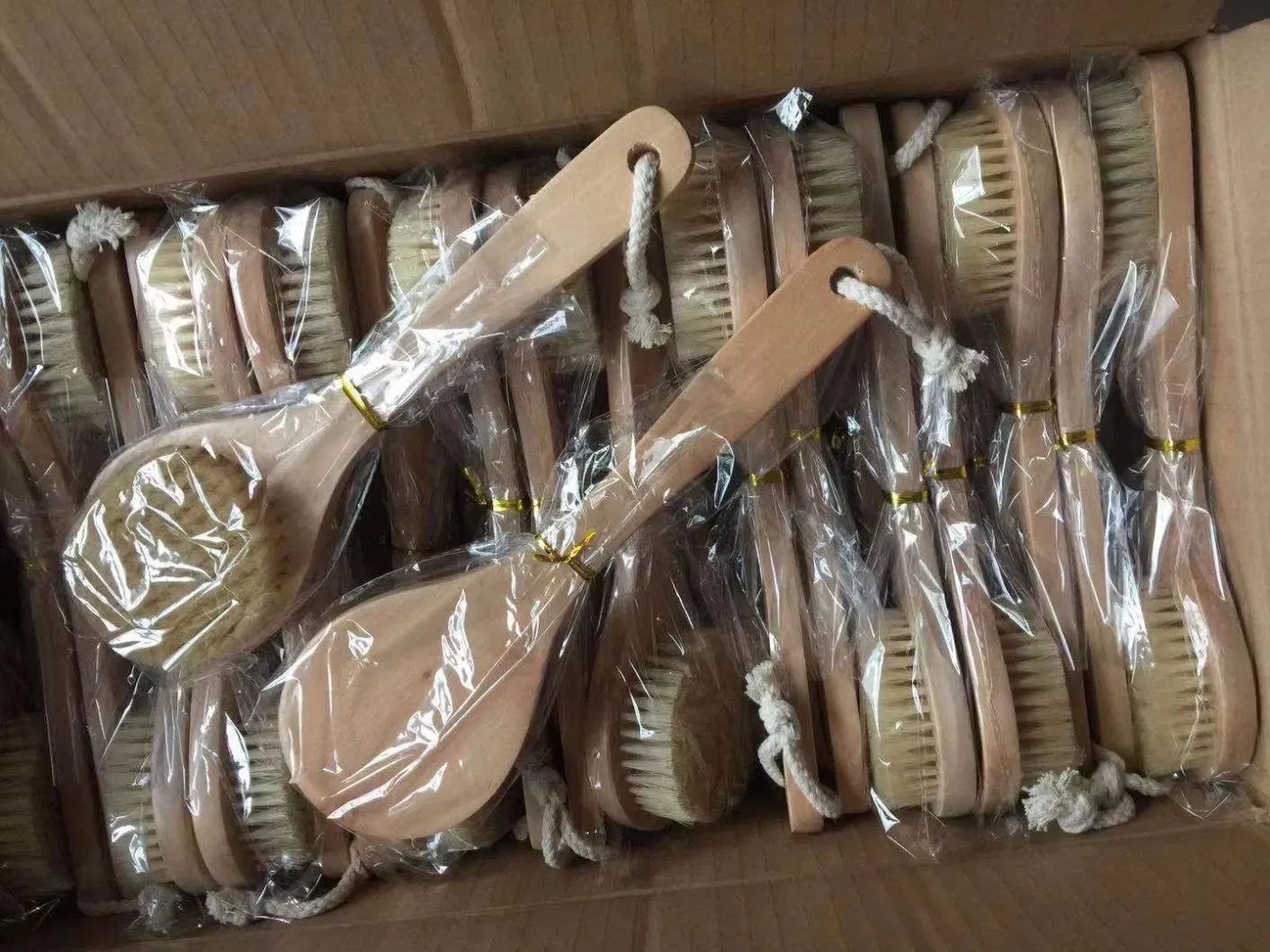 Bathroom Wooden Exfoliating Dry Bath Shower Brush Natural Cactus Bristle Body Clean Brush with Long Handle for Body Brushing