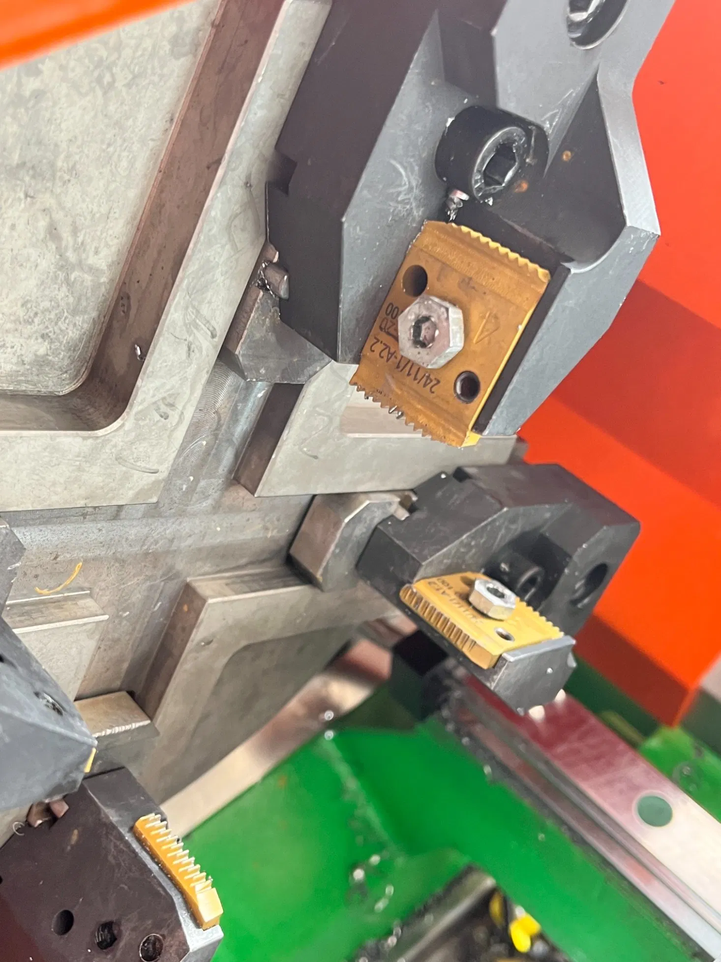 Advanced High Precision Automatic Ratcheting Pipe Threader Set for Mechanical Workshops